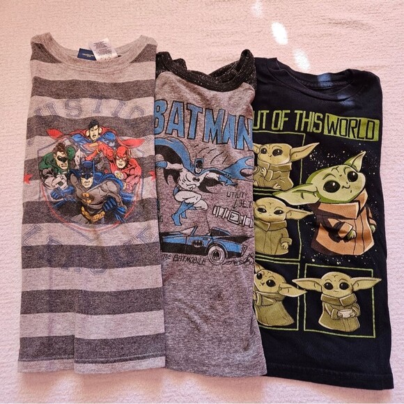Boys size 6, 5/6 t shirts, Justice League, Batman, and Yoda - Picture 1 of 14